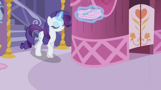 File:Rarity walking out S2E05.png