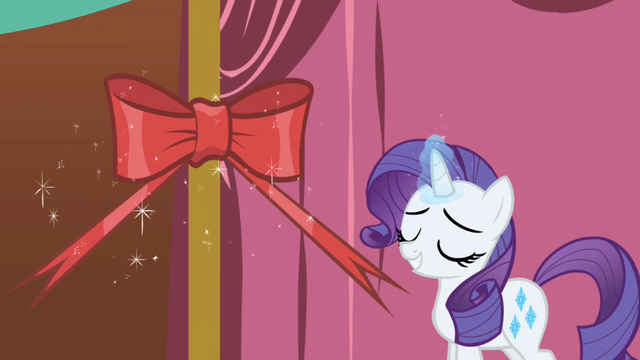 File:Rarity attaching bow S1E1.png