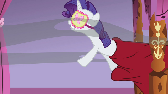 File:Rarity smoke! S02E05.png