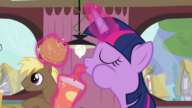File:Twilight drinking beverage S4E15.png