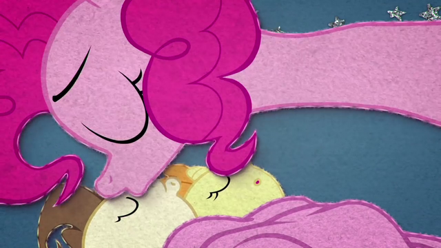 File:Pinkie kisses Pumpkin Cake on the forehead BFHHS2.png