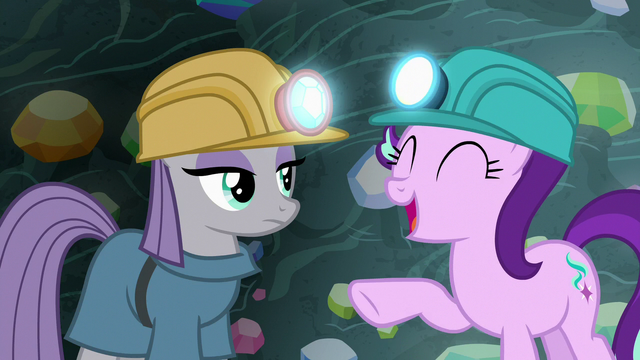 File:Starlight laughing at Maud's guitar joke S7E4.png