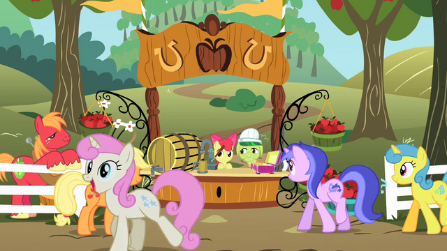 File:Twinkleshine is happy S02E15.png