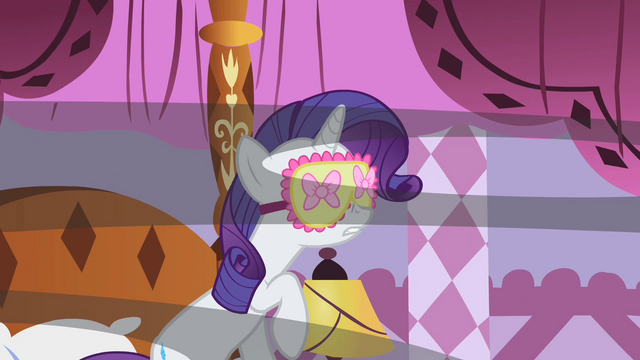 File:Rarity smoke S02E05.png