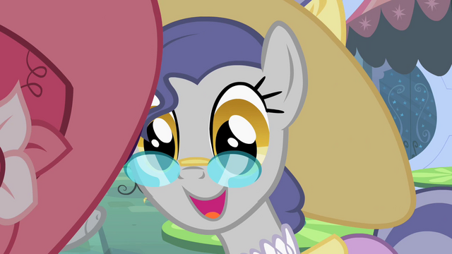 File:Silver Frames inviting S02E09.png