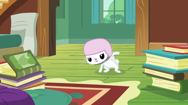 File:Angel Bunny about to do parkour S7E5.png