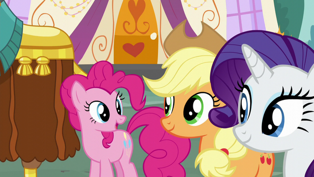 File:Pinkie "make you feel at home" S5E11.png