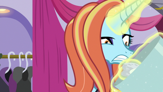 File:Sassy Saddles throws out used tissue S7E6.png