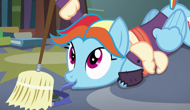 File:Snowdash sweeps with dustpan in her mouth S6E8.png