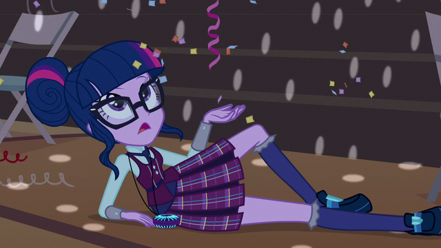 File:Twilight looking at raining confetti EG3.png