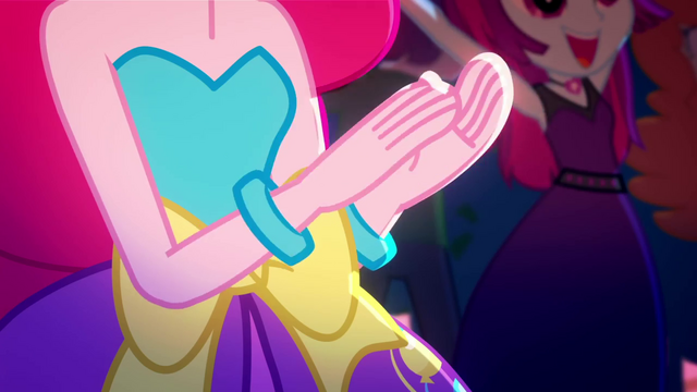 File:Pinkie Pie clapping to the music SS3.png