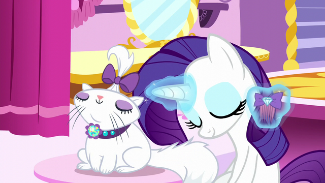 File:Rarity nods off as she combs S5E13.png
