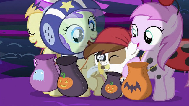 File:Pipsqueak going through S2E04.png