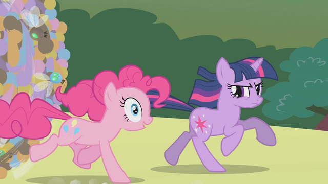 File:Pinkie Pie suggesting a tuba S1E10.png