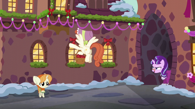 File:Snowfall sneaks besides a tunnel S06E08.png