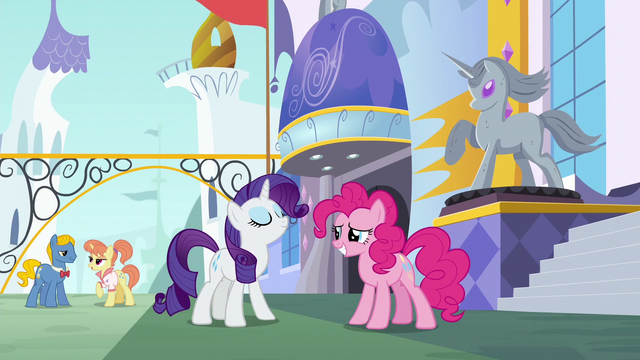 File:Rarity knows just where to go S6E12.png
