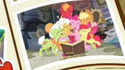 Fotografía del abrazo familiar T4E09.png