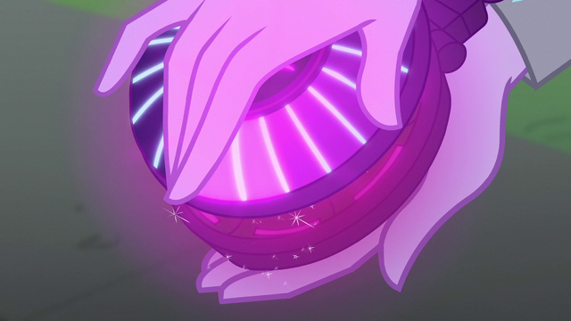 File:Twilight opening the amulet EG3.png