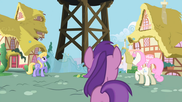 File:Ponies watching S02E10.png