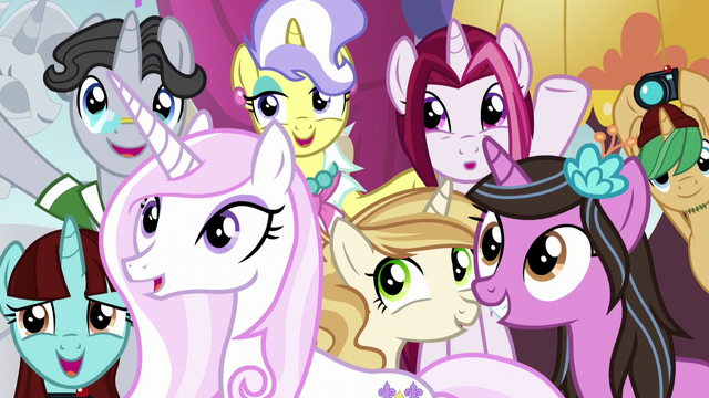 File:Crowd watching Twilight S5E14.png