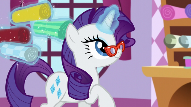 File:Rarity looks up S5E14.png
