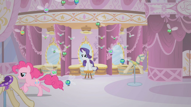 File:Pinkie Pie races past Rarity S1E10.png
