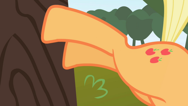Файл:Applejack bucking a tree S1E01.png