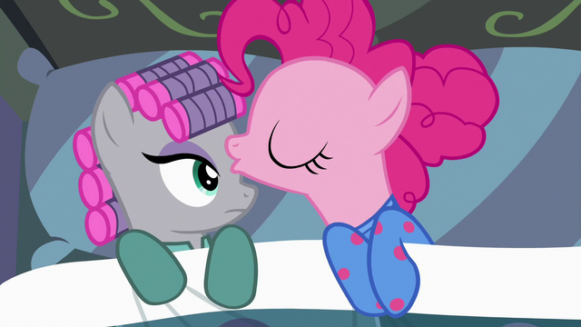 File:Pinkie Pie kisses Maud on the forehead S7E4.png