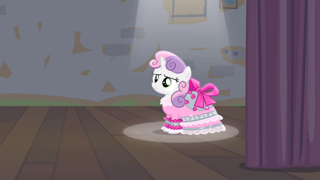 File:Spotlight pointing at Sweetie S4E19.png