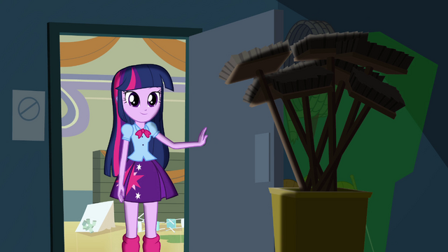 File:Twilight opens a supply closet EG.png