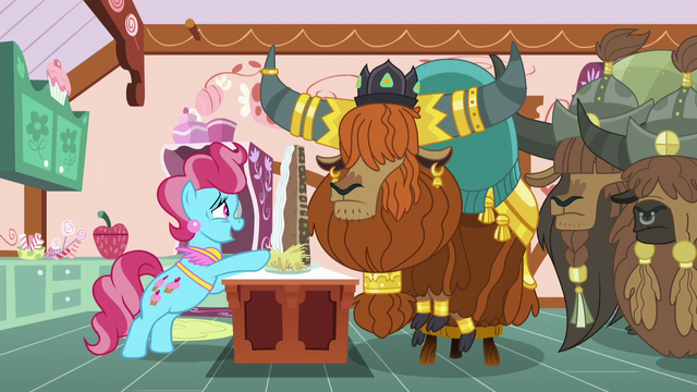 File:Mrs. Cake gives yaks cake while laughing nervously S5E11.png