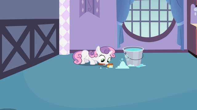 File:Sweetie Belle cleaning S02E05.png