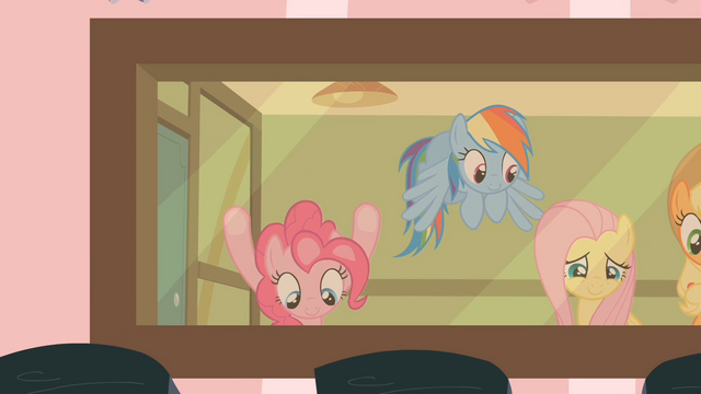 File:Pinkie PieFaceonGlassS2E13.png