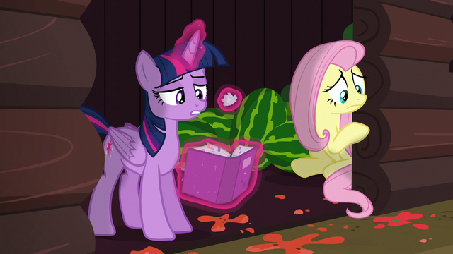File:Twilight crumples a piece of paper S5E23.png