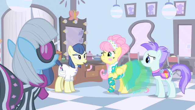 File:Fluttershy about to sneeze S1E20.png