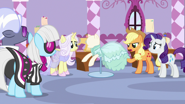 File:Applejack criticizing Lily Lace's dress S7E9.png
