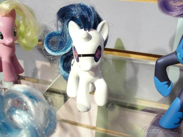 File:DJ Pon-3 toy.jpg