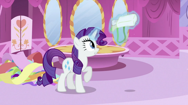 File:Rarity opening saddlebag S2E23.png