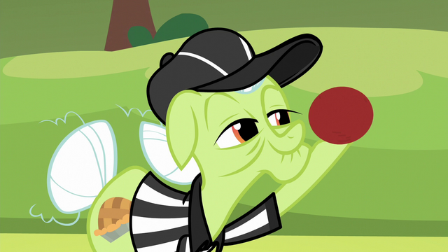 File:Granny Smith the buckball referee S6E18.png