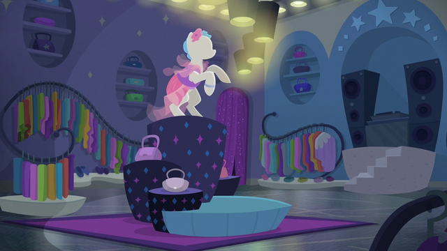 File:The new and improved Rarity For You S6E9.png