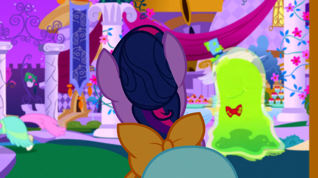File:Twilight looking outside S5E7.png