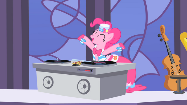 File:Pinkie Pie DJ S01E26.png