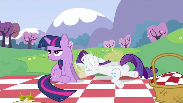 File:Rarity happy faint S2E25.png