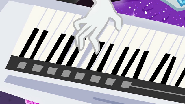 File:Rarity playing her keytar EG4.png