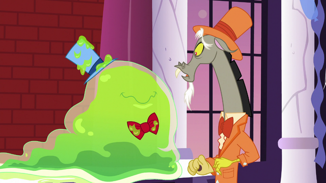 File:Discord apologizes to the Smooze S5E7.png