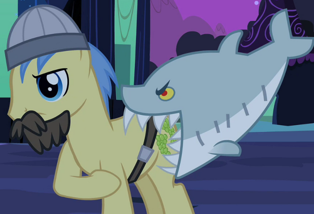 File:Goldengrape costume S2E4.png