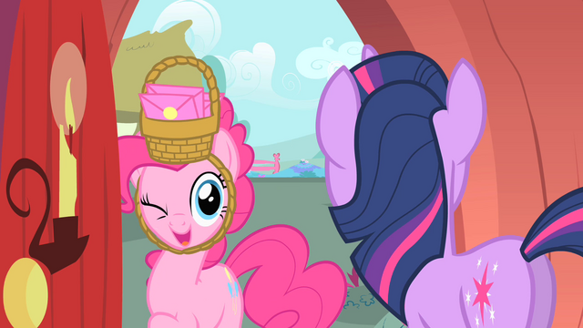 File:Pinkie winking S1E25.png
