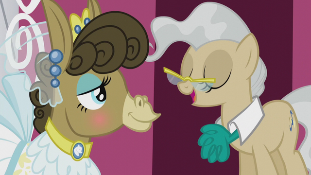 File:Mayor Mare addressing Matilda S5E9.png