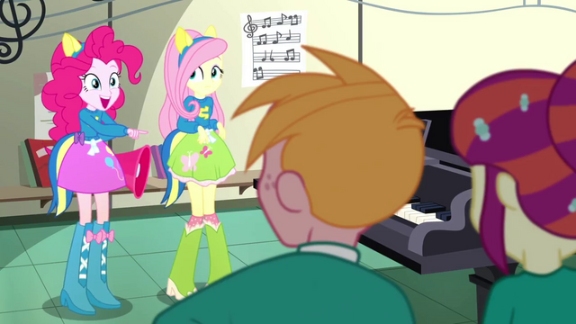 File:Pinkie complimenting the Wondertones SS4.png
