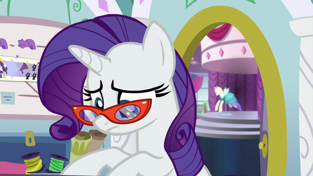 File:Rarity feeling unhappy S5E14.png